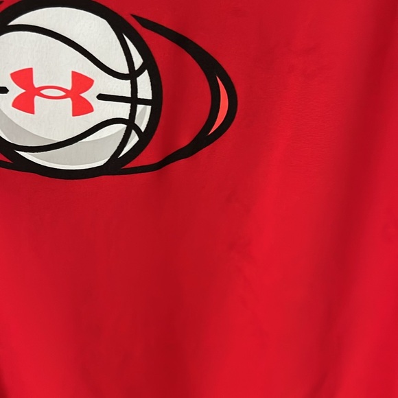 Under Armour size large loose fit performance shirt - Picture 7 of 7